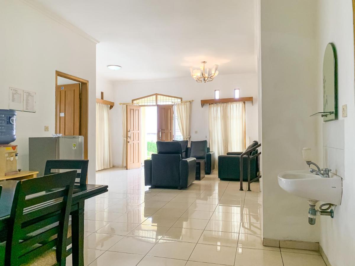 Beranda Istirahat Villa 4Br At Galaxy Resort Puncak Cikundul Exterior photo
